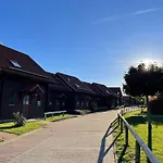 Doppelhaushaelfte In 度假居 *